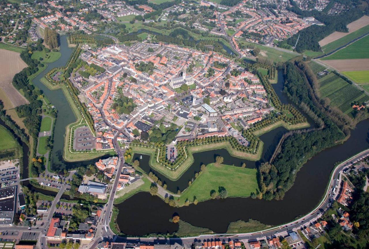 Hotel Hulst Bagian luar foto