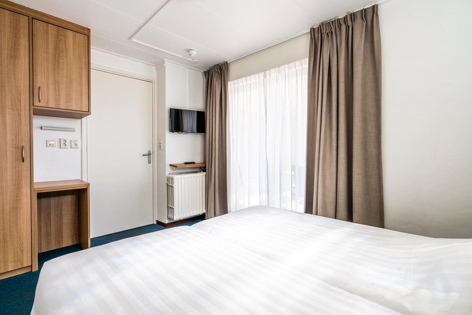 Hotel Hulst Bagian luar foto