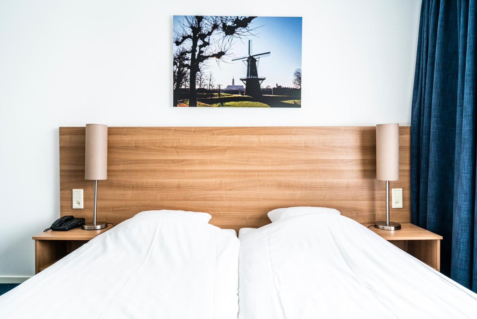 Hotel Hulst Bagian luar foto