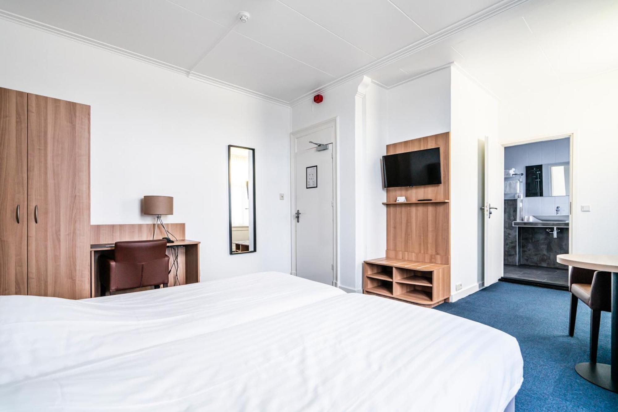 Hotel Hulst Bagian luar foto