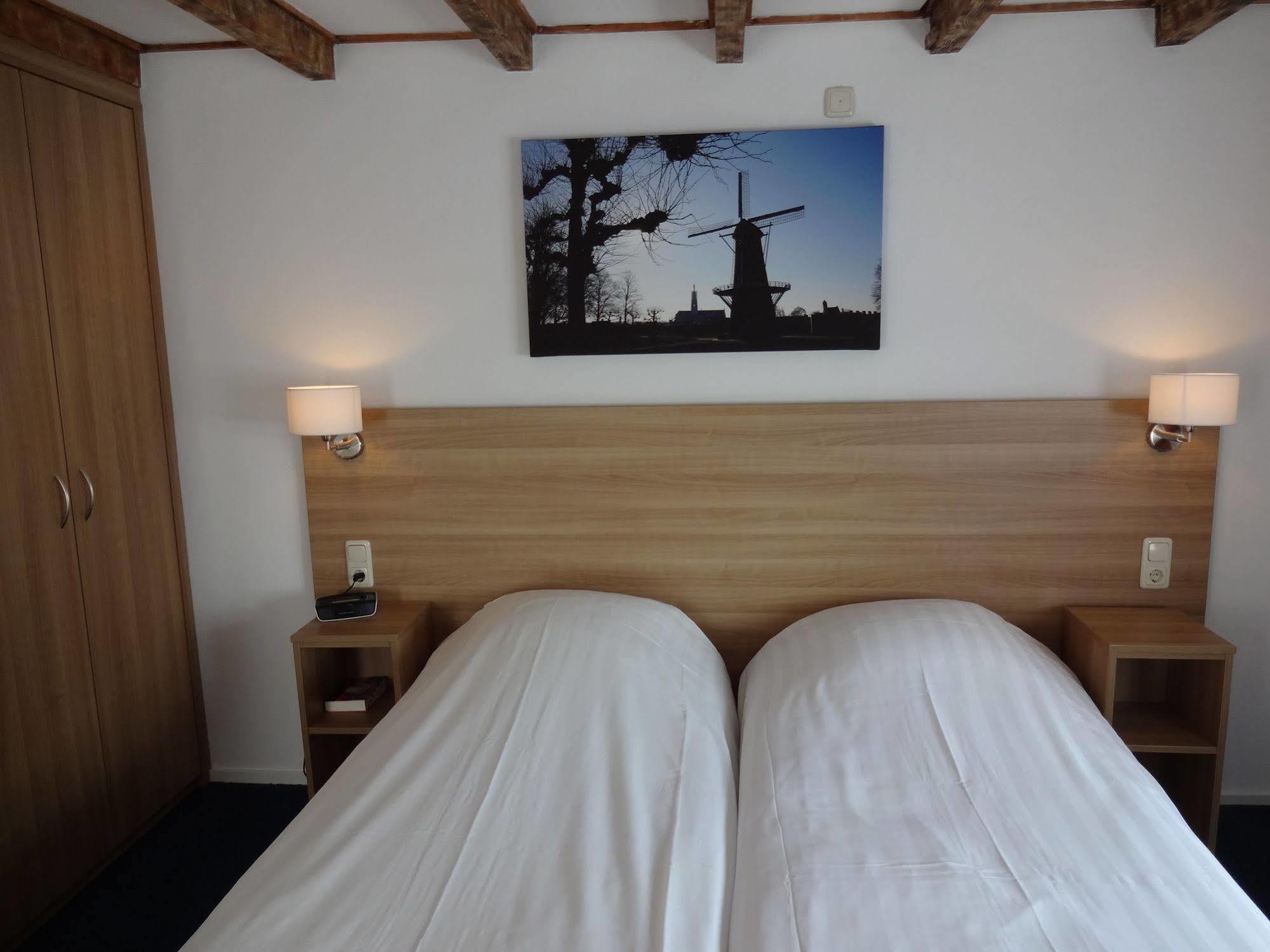 Hotel Hulst Bagian luar foto