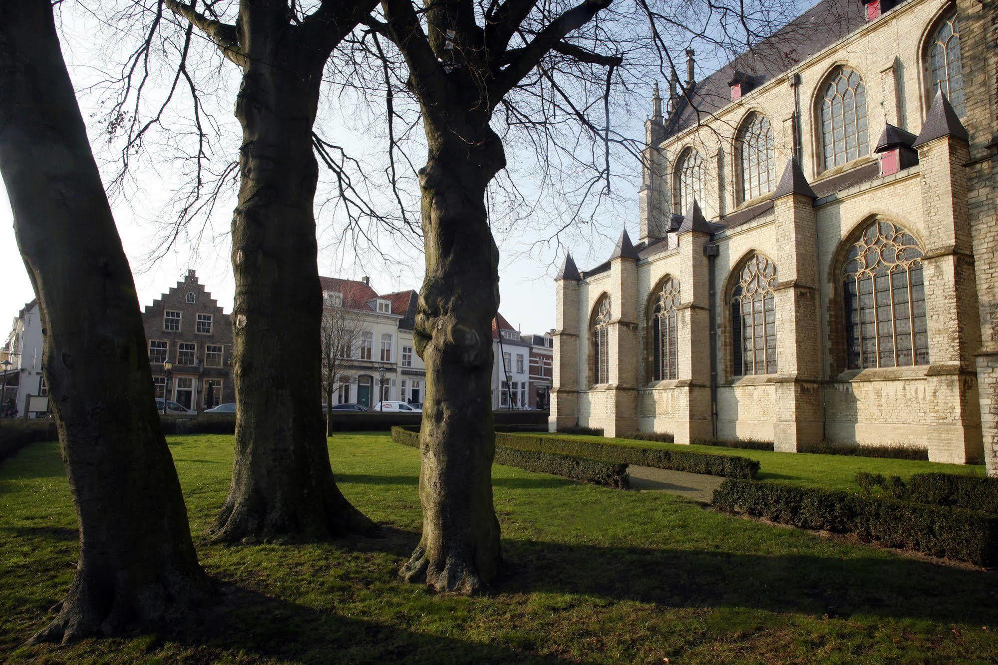 Hotel Hulst Bagian luar foto