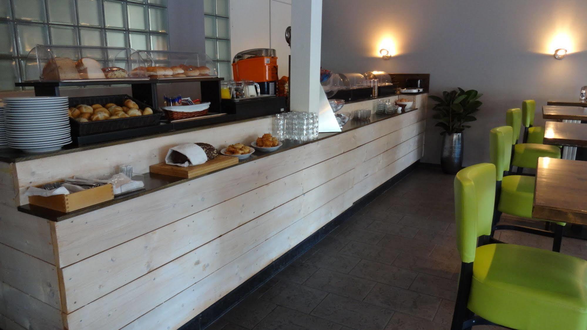 Hotel Hulst Bagian luar foto